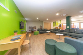JOIVY Affordable 3,4,5 and 12 bed private flats next to Royal Mile - Adults only
